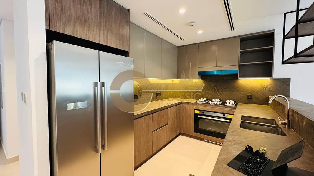 MODERN 3 BEDROOM TOWNHOUSE | UPGRADED | BRAND NEW