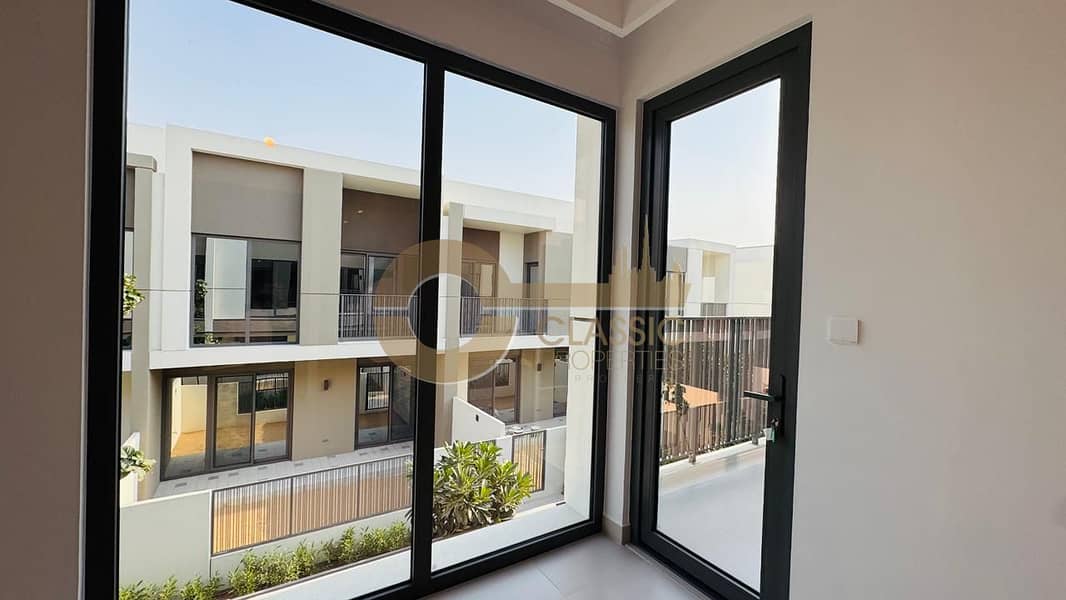 MODERN 3 BEDROOM TOWNHOUSE | UPGRADED | BRAND NEW - Image 15