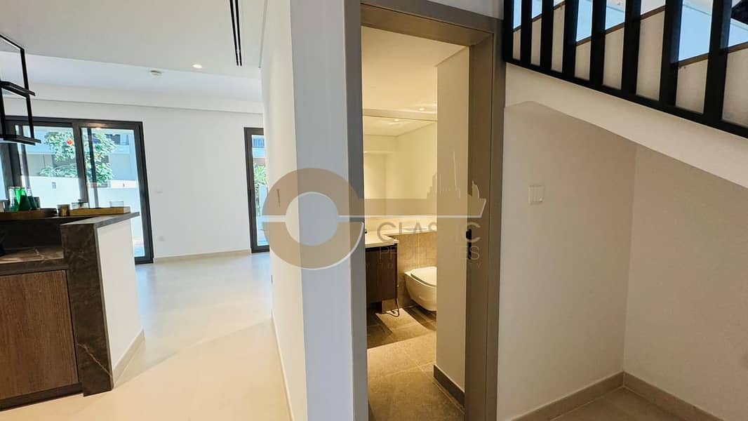 MODERN 3 BEDROOM TOWNHOUSE | UPGRADED | BRAND NEW - Image 18