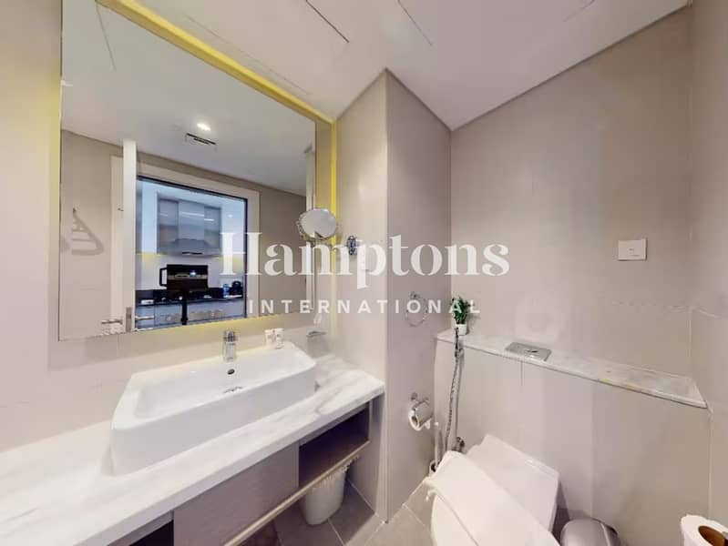 Burj Khalifa View | Furnished | Prime Location - Image 16