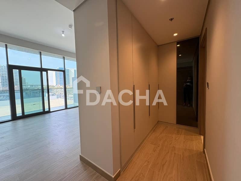 Low Floor | Chiller Free | Open View