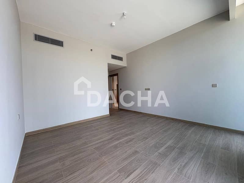 Low Floor | Chiller Free | Open View