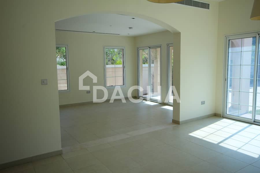 Vacant | Huge Corner Plot | Pristine Home - Image 22