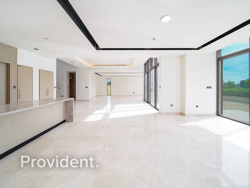 Large Layout | Vacant | Close To Amenities