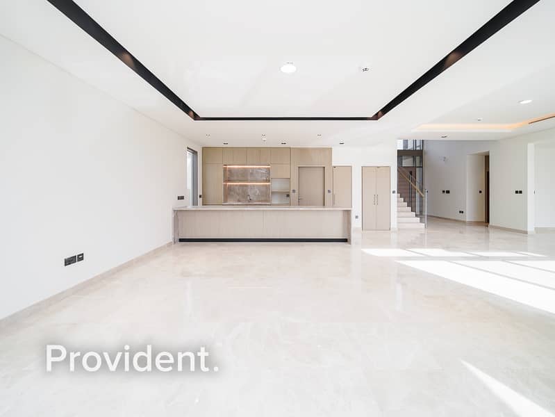 Large Layout | Vacant | Close To Amenities