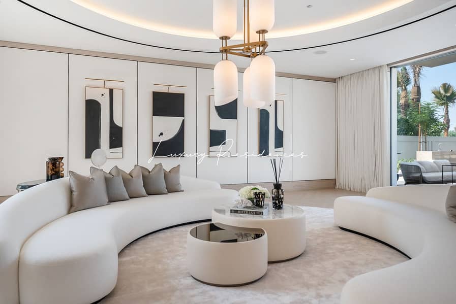 **Elegant Ultra Luxury Turnkey Mansion**