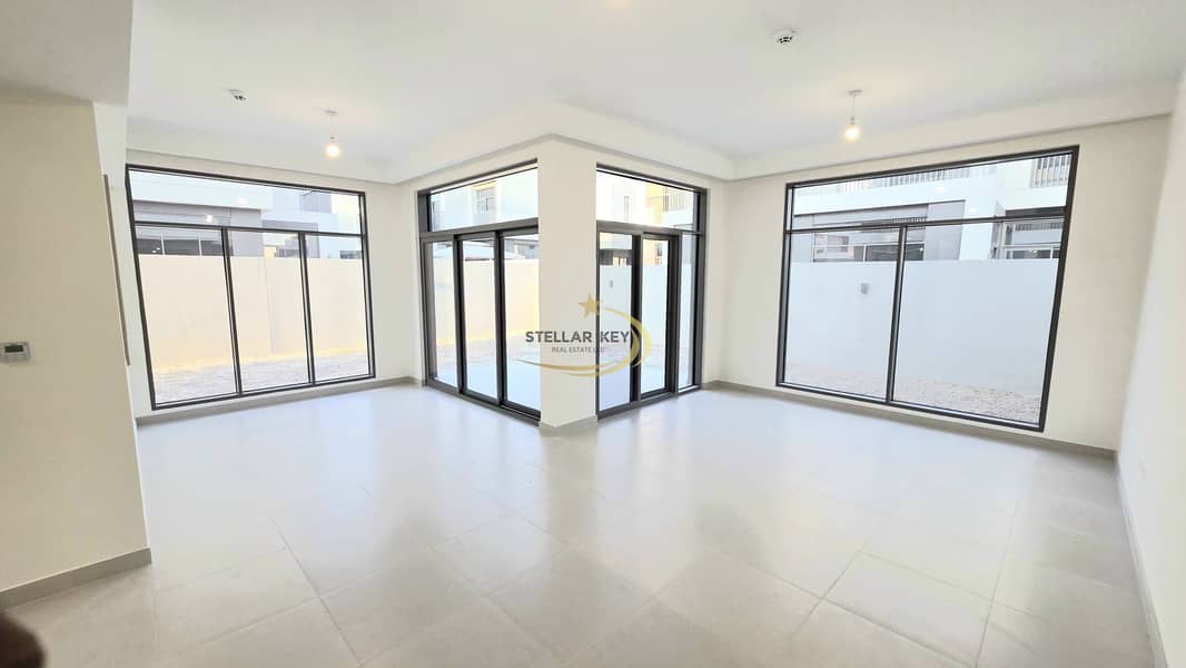Vastu Complaint 4BR | Mid Corner | Premium Unit | Walk to Lagoon & Central Park