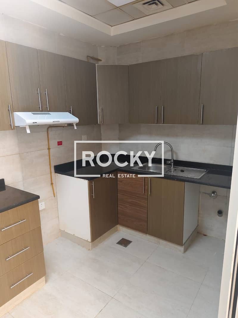 1 B/R in Warqa - Image 9