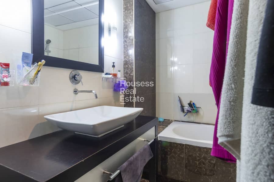 Spacious | Unfurnished | Community view - Image 6