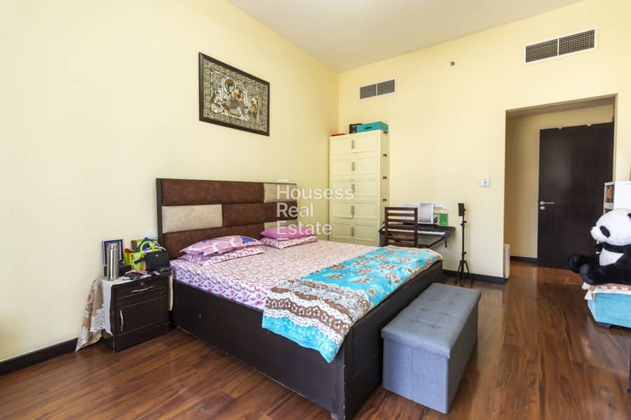 Spacious | Unfurnished | Community view - Image 12