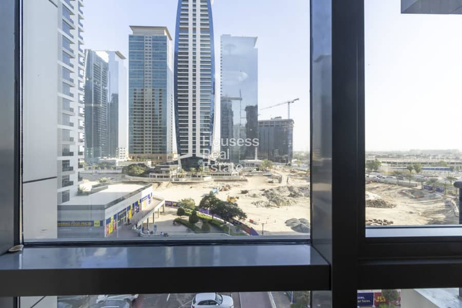 Spacious | Unfurnished | Community view - Image 18