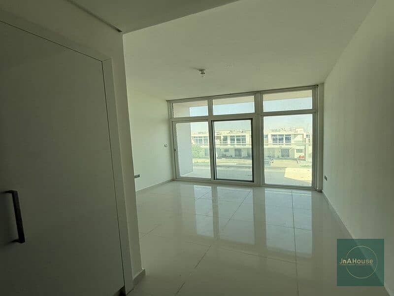 Modern| Bright & Spacious | Well-Maintained - Image 8