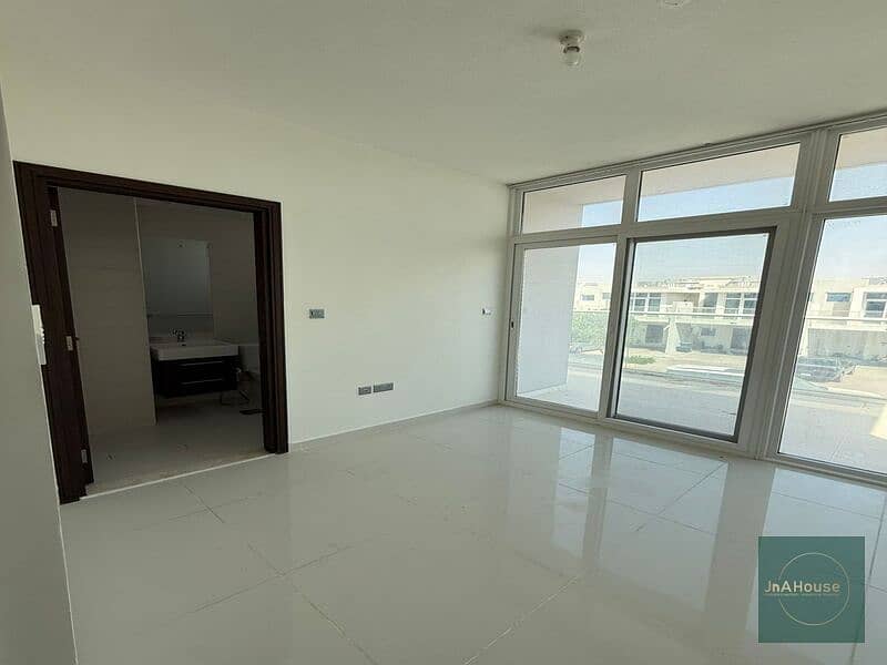 Modern| Bright & Spacious | Well-Maintained - Image 10