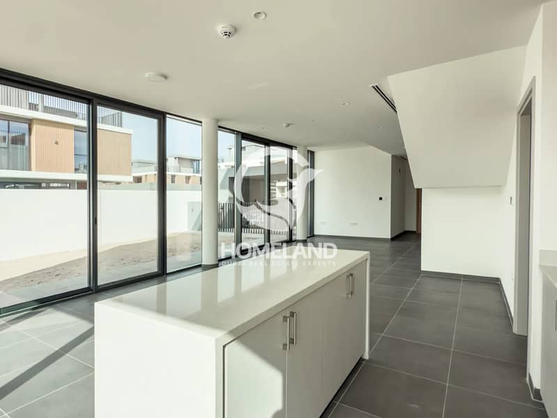 BRAND NEW I BIGGER PLOT I ULTRA LUXURY 5BR VILLA - Image 8