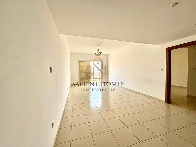 Spacious & Bright - Huge Kitchen - Chiller Free