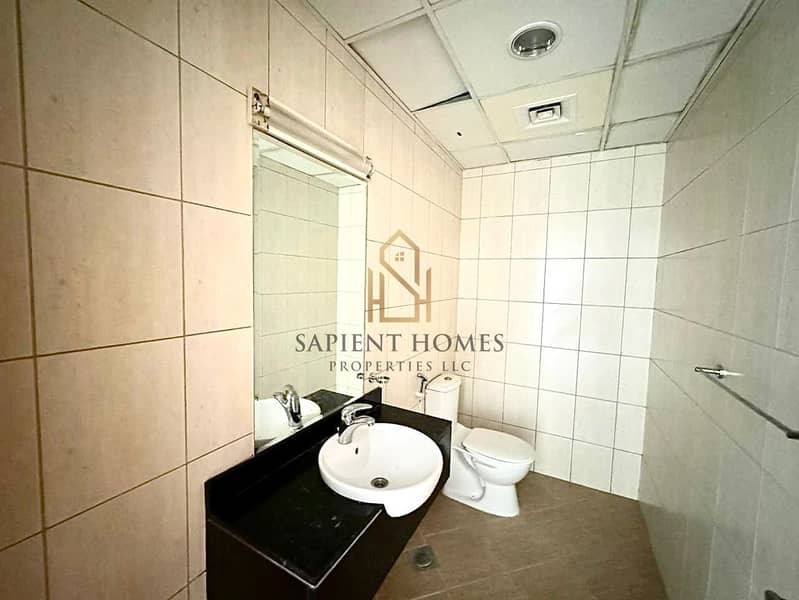 Spacious & Bright - Huge Kitchen - Chiller Free