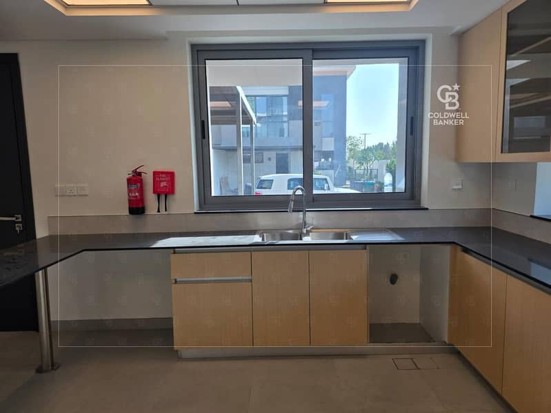 Elegant Living | Refined Brand-New Corner Unit - Image 8