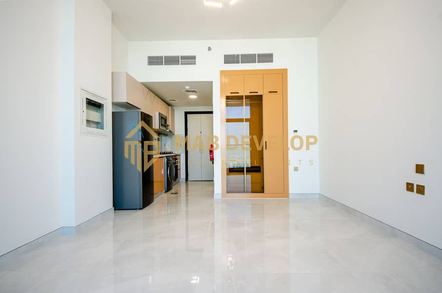 STUDIO | VACANT | MIRACLE GARDEN VIEW