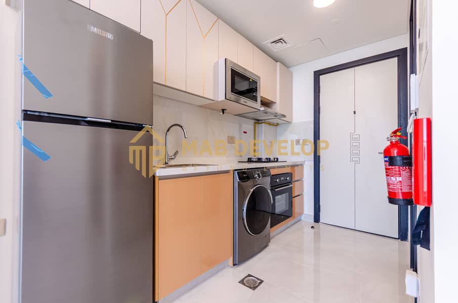 STUDIO | VACANT | MIRACLE GARDEN VIEW