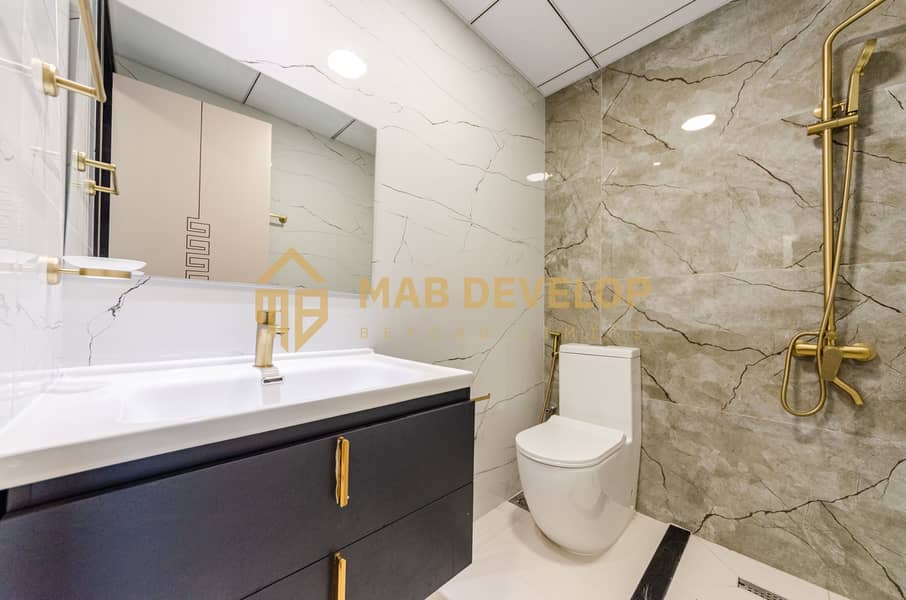 STUDIO | VACANT | MIRACLE GARDEN VIEW - Image 9