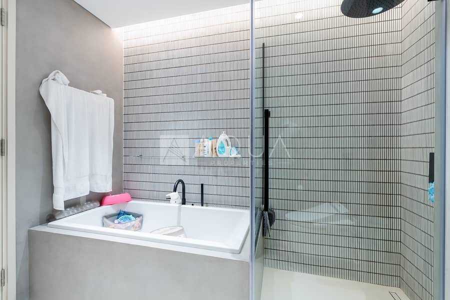 Sea View | Upgraded | Julliet Balcony - Image 17