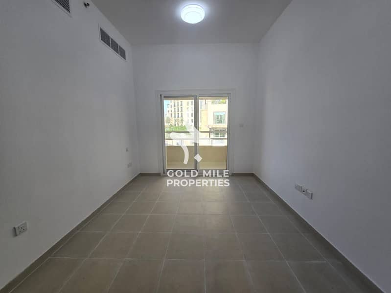 MODERN 1 BHK - SPACIOUS LAYOUT - FAMILY BUILDING