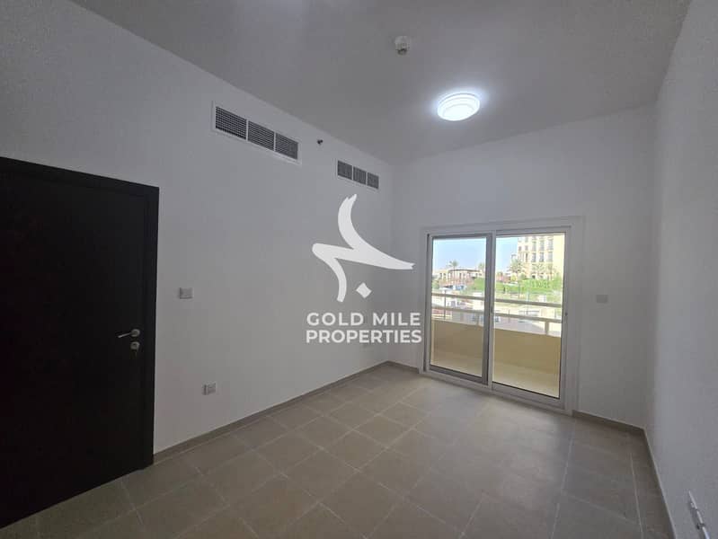 MODERN 1 BHK - SPACIOUS LAYOUT - FAMILY BUILDING