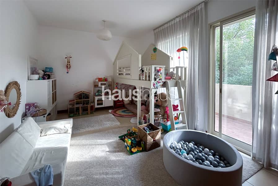 Single row | Backs the park | Type 7 | Maids - Image 7