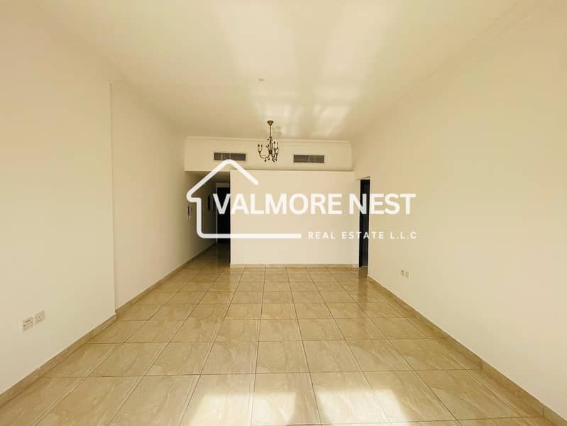 Bright & Elegant unit I With skyline view & closed kitchen I Prime location