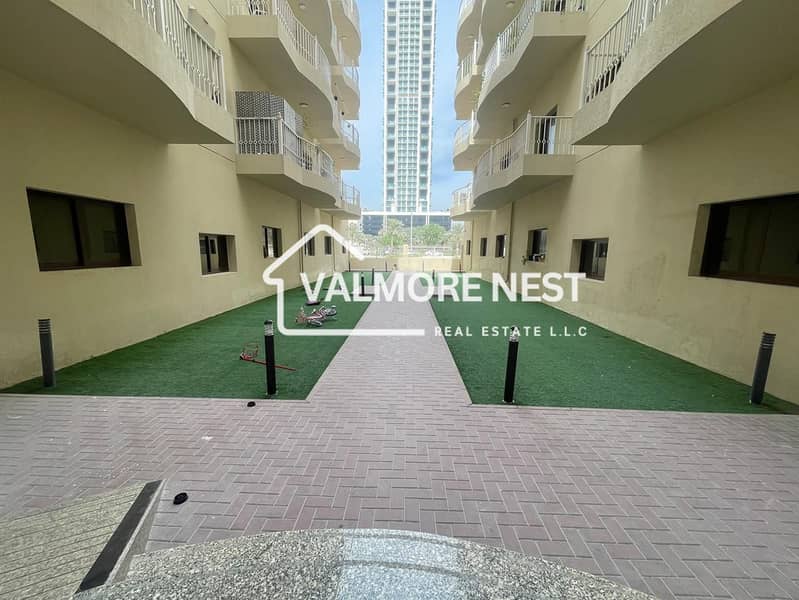 Bright & Elegant unit I With skyline view & closed kitchen I Prime location - Image 6