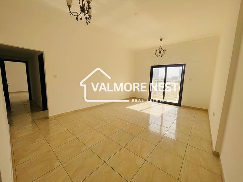 Bright & Elegant unit I With skyline view & closed kitchen I Prime location - Image 7