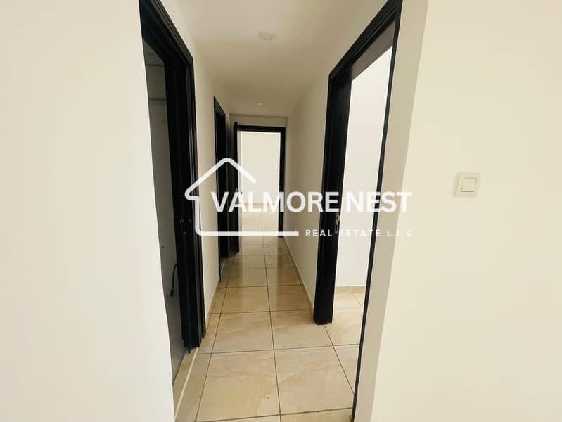 Bright & Elegant unit I With skyline view & closed kitchen I Prime location - Image 10