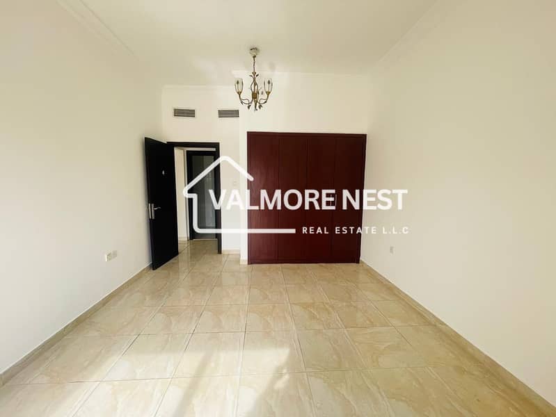 Bright & Elegant unit I With skyline view & closed kitchen I Prime location - Image 11