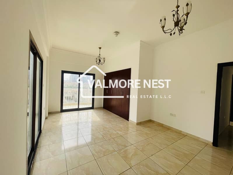Bright & Elegant unit I With skyline view & closed kitchen I Prime location - Image 12