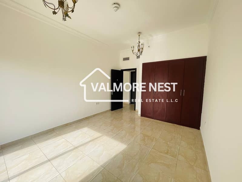 Bright & Elegant unit I With skyline view & closed kitchen I Prime location - Image 13