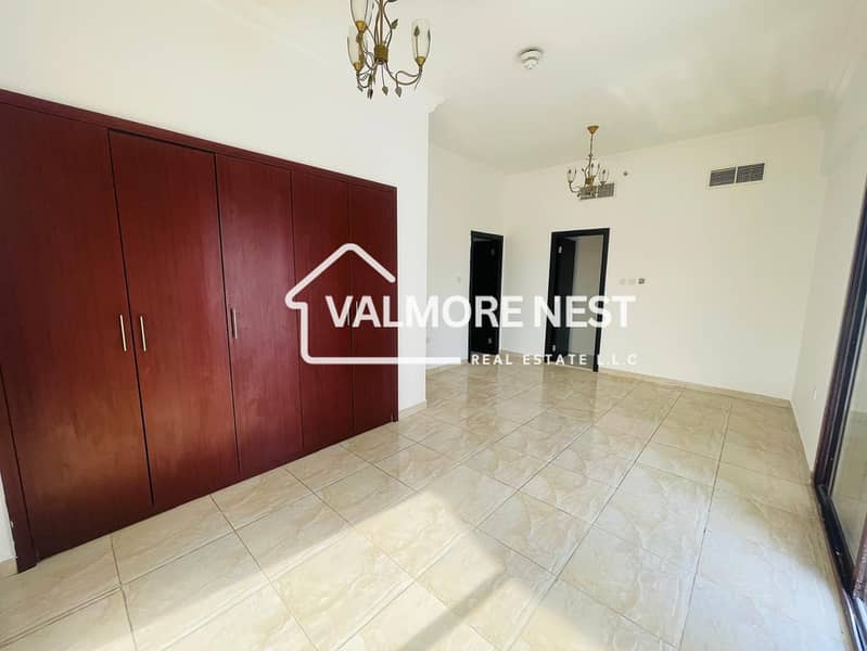 Bright & Elegant unit I With skyline view & closed kitchen I Prime location - Image 14