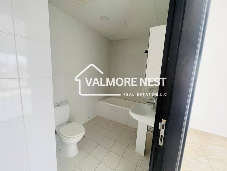 Bright & Elegant unit I With skyline view & closed kitchen I Prime location - Image 17