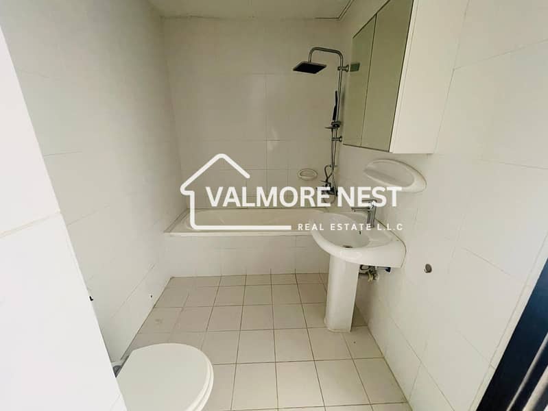 Bright & Elegant unit I With skyline view & closed kitchen I Prime location - Image 18