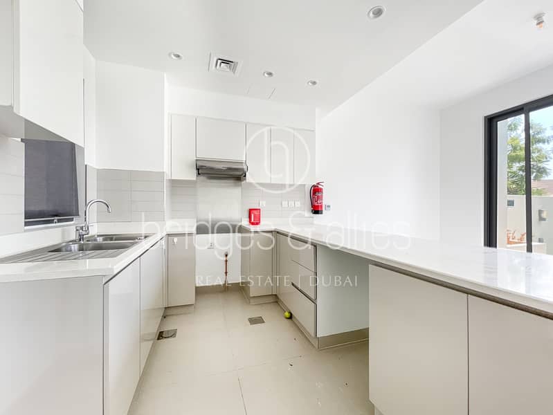 4 BED MIDDLE | GREEN BELT BACKING | VACANT NOW - Image 10