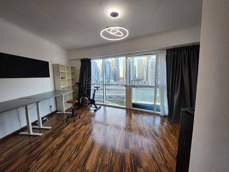 Vacant 2 BR | Bright Unit | Near Metro Stations