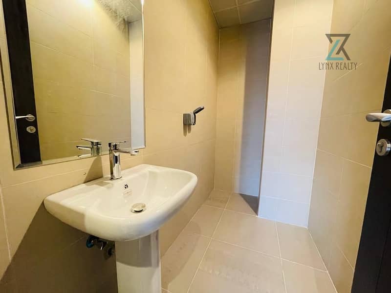 Spacious 3-Bedroom Home with all Amenities - Image 6