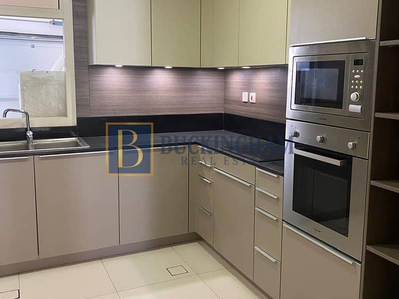 Upgraded 4br++|Spacious over 4500sqft |Unfurnished - Image 6