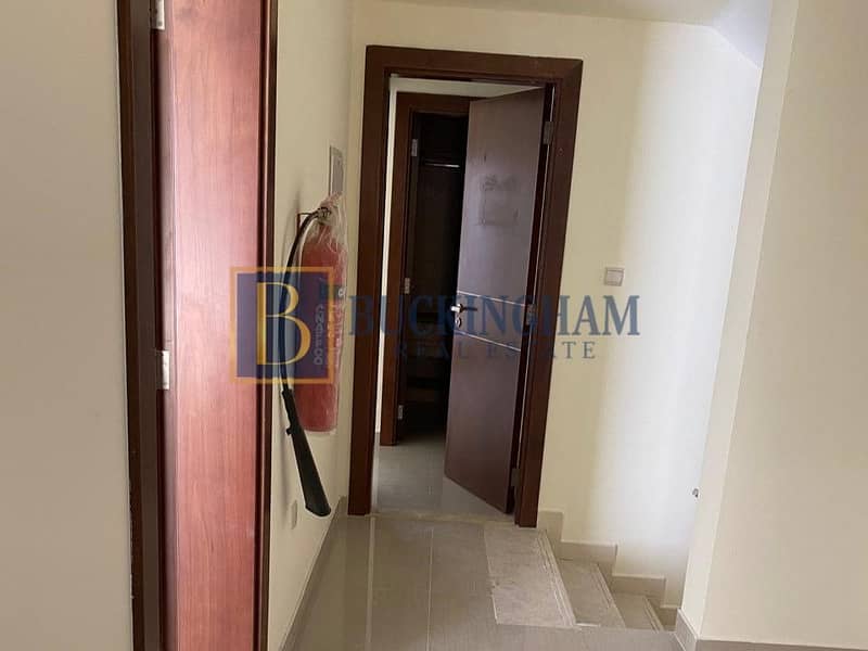 Upgraded 4br++|Spacious over 4500sqft |Unfurnished - Image 7