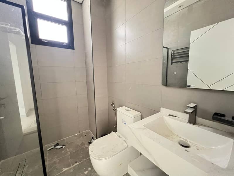 Brand New |Modern 4-Bedroom |GARDEN - Image 16