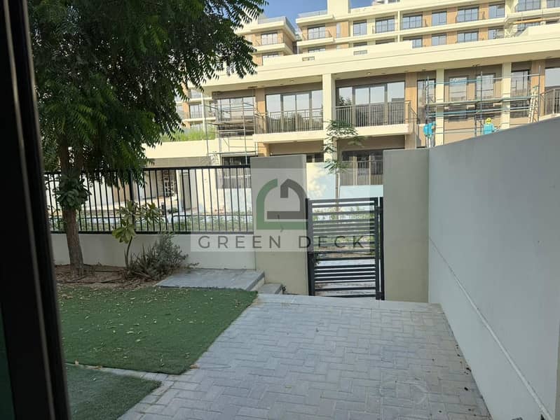 Single Row I Perfect Location I Spacious Layout