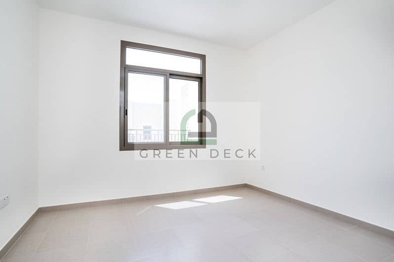 Single Row I Perfect Location I Spacious Layout - Image 8