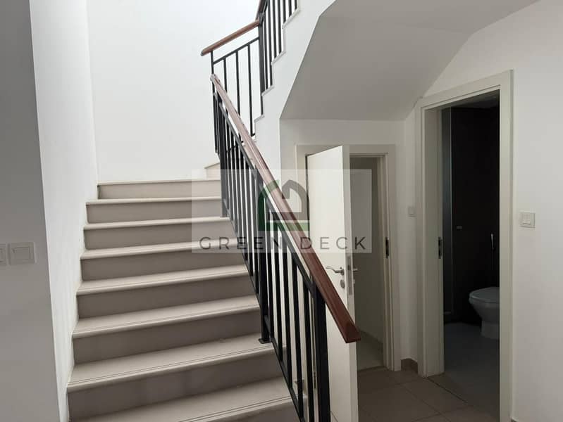 Single Row I Perfect Location I Spacious Layout - Image 10