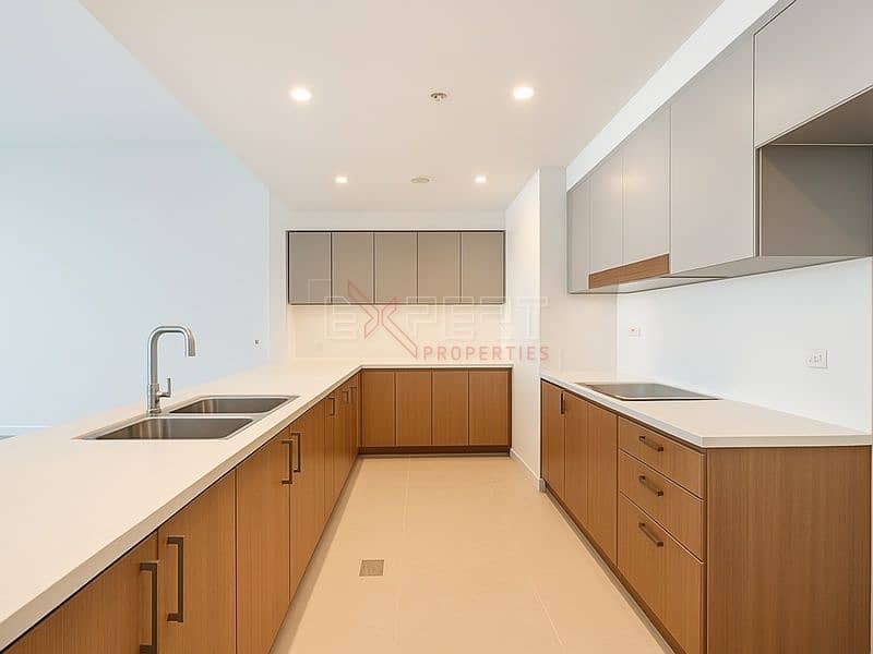 Elegant 3BR | Panoramic Downtown Views | Excellent Condition