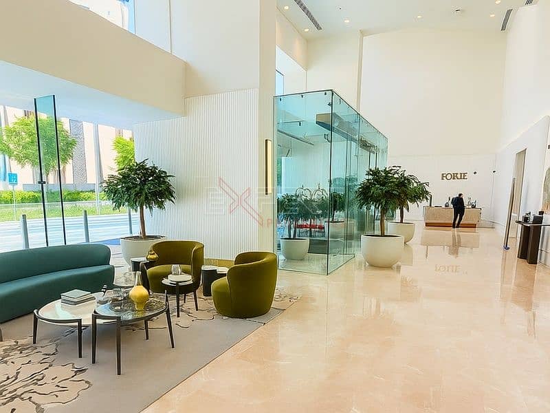 Elegant 3BR | Panoramic Downtown Views | Excellent Condition - Image 12