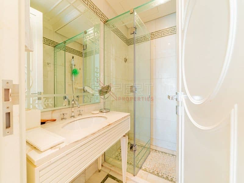 Creek & Skyline View | Fully Furnished | Prime Location - Image 13